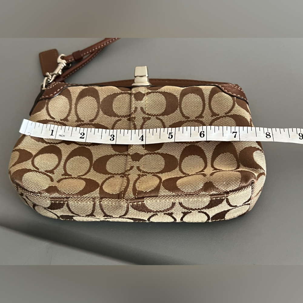 COACH SIGNATURE WRISTLET - Picture 11 of 12
